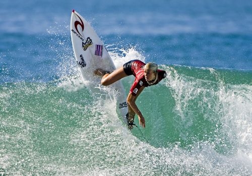 Bethany Hamilton surf un solo braccio