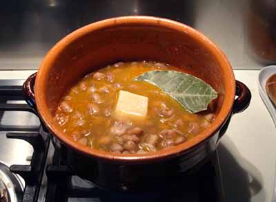 croste di formaggio e fagioli