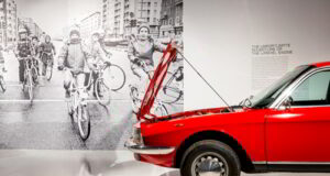 la mostra “DRIVE DIFFERENT. Dall’Austerity alla mobilità del futuro”, al Museo Nazionale dell’Automobile dal 24 novembre 2023 al 7 aprile 2024