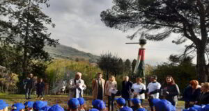 KilometroVerdeParma celebra la Giornata nazionale degli alberi a Collodi con l’iniziativa “Pinocchio pianta con noi”